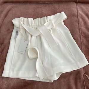 NWT Wilfred white paper bag shorts. Size 4